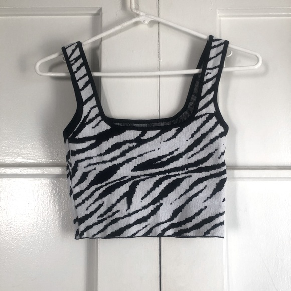 ❤️ 3 for $25 Cider zebra stretch knit top crop top - Picture 1 of 3